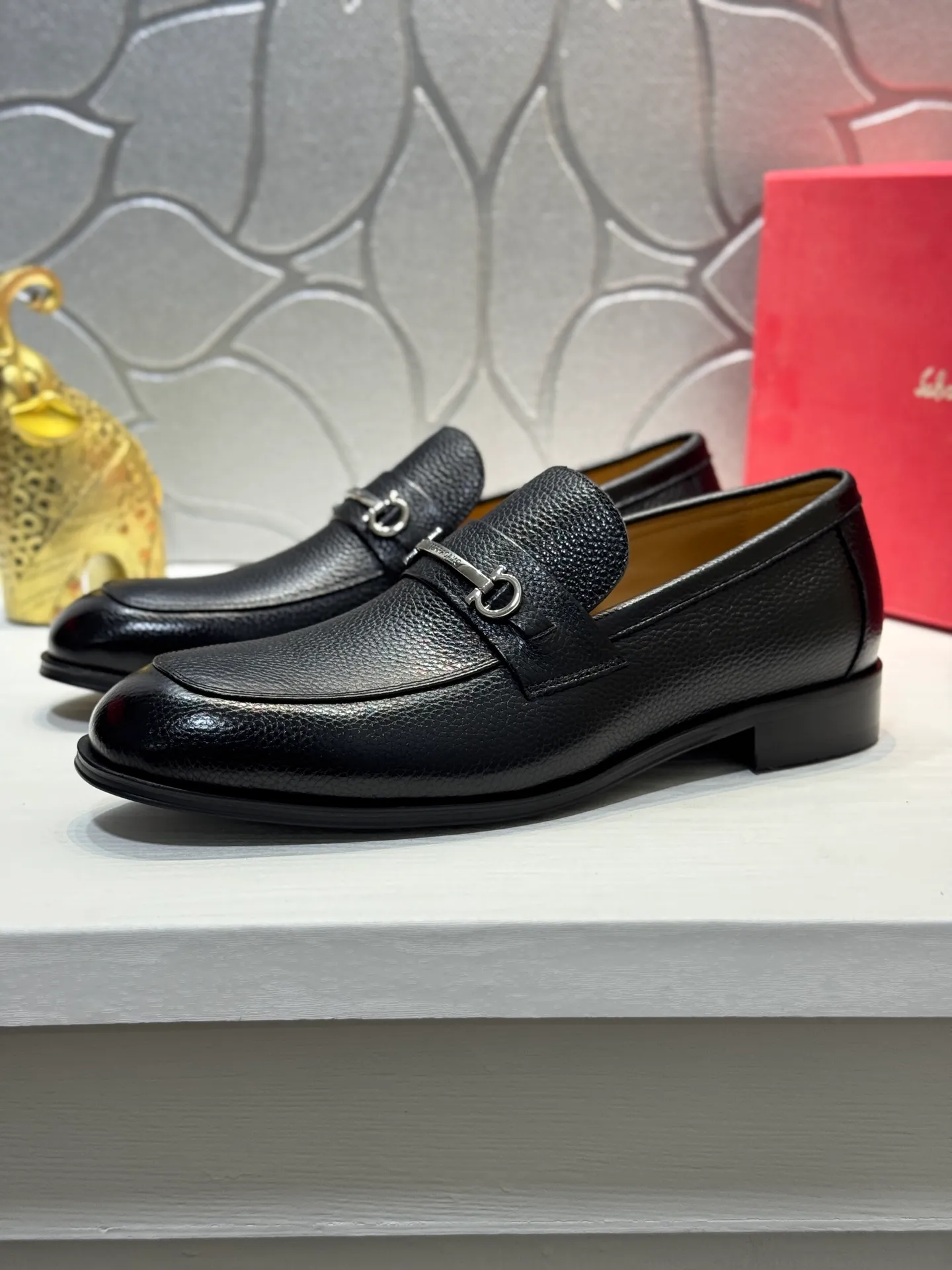Men's shoes 💰460 Ferragamo [Ferragamo] top imported suit men's shoes 💯Original copy of the official website, product materials: selected imported embossed calfskin + luxury hardware buckle accessories ~ imported water-dyed cow 🐂 leather lining. Strong three-dimensional visual effect, original combination outsole, multiple colors available😘 Size: 39-44 (38.45.46.47 customized YS)